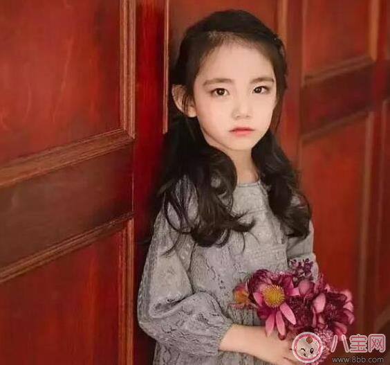 孩子從小化妝竟導致骨齡長至16歲 小孩子應(yīng)該如何化妝