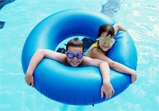 游泳圈不是救命圈 游泳圈安全隱患大
