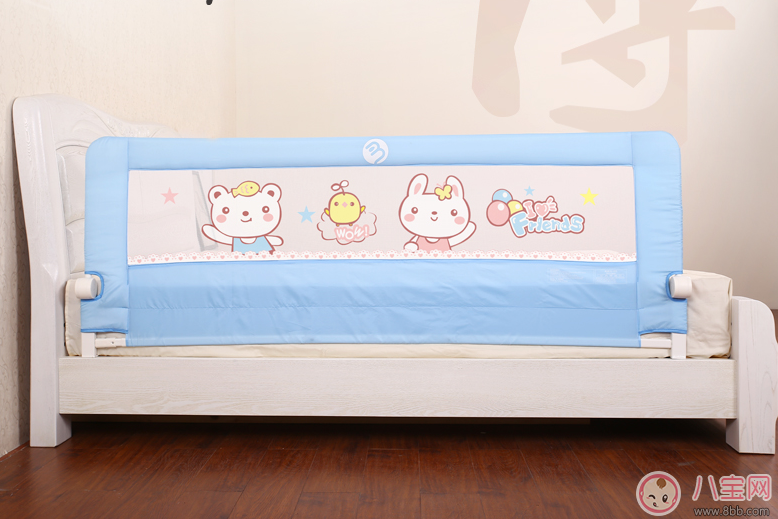 寶寶從床上掉下來怎么辦 怎么給寶寶準備一個安全的床