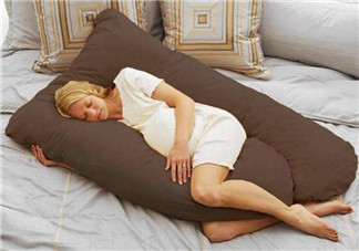 孕婦枕頭有哪些好處 什么形狀的孕婦枕實用(如何挑選孕婦枕)