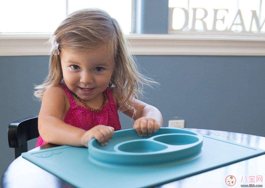 為什么要選專門的兒童餐具，給寶寶挑選餐具時(shí)要注意什么