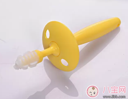 寶寶牙刷使用有講究 學《爸爸去哪兒》Kimi刷牙告別牙齦問題