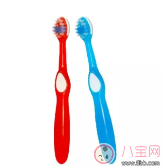 寶寶牙刷使用有講究 學《爸爸去哪兒》Kimi刷牙告別牙齦問題