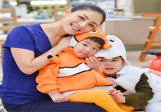 大寶和二寶能和睦相處？ 胡可教會大家