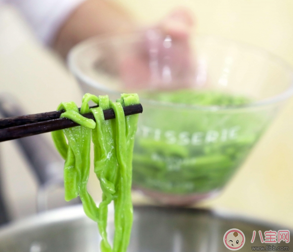 食欲大開(kāi)的彩色面條：五彩時(shí)蔬鮮蝦面