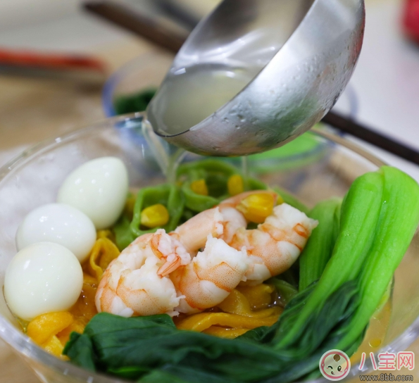 食欲大開(kāi)的彩色面條：五彩時(shí)蔬鮮蝦面