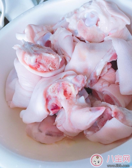 夏日沒胃口 來(lái)份椒鹽豬蹄下飯香