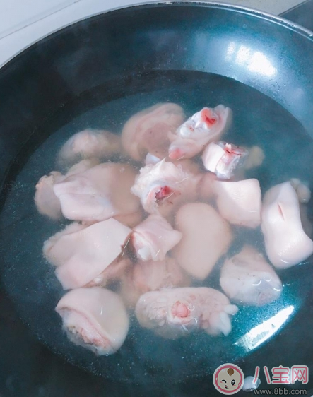 夏日沒胃口 來(lái)份椒鹽豬蹄下飯香