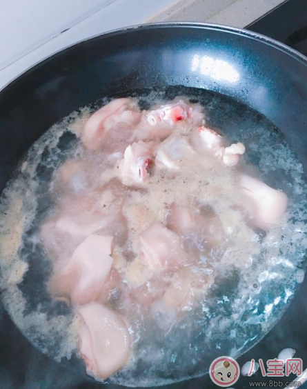 夏日沒胃口 來(lái)份椒鹽豬蹄下飯香