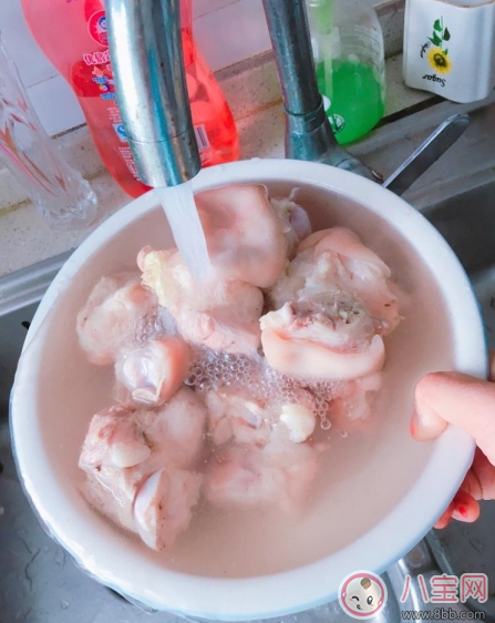 夏日沒胃口 來(lái)份椒鹽豬蹄下飯香