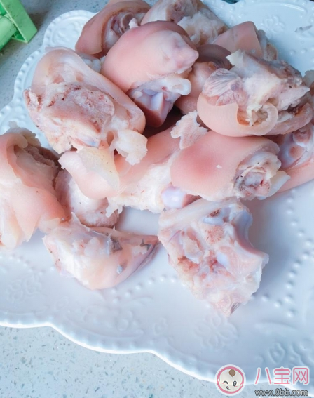 夏日沒胃口 來(lái)份椒鹽豬蹄下飯香