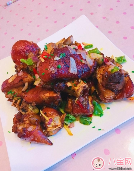 夏日沒胃口 來(lái)份椒鹽豬蹄下飯香