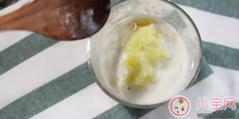 香蕉土豆搭配怎么做輔食     牛奶香蕉土豆泥米糊做法(圖文)