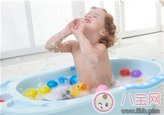 寶寶洗澡盆哪個(gè)好 一體成型的澡盆最雞肋