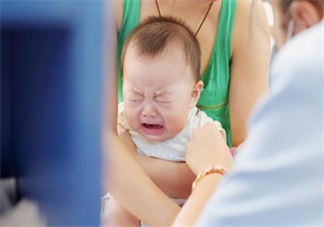 孩子打針不哭的方法什么 怎么做讓孩子乖巧的打針