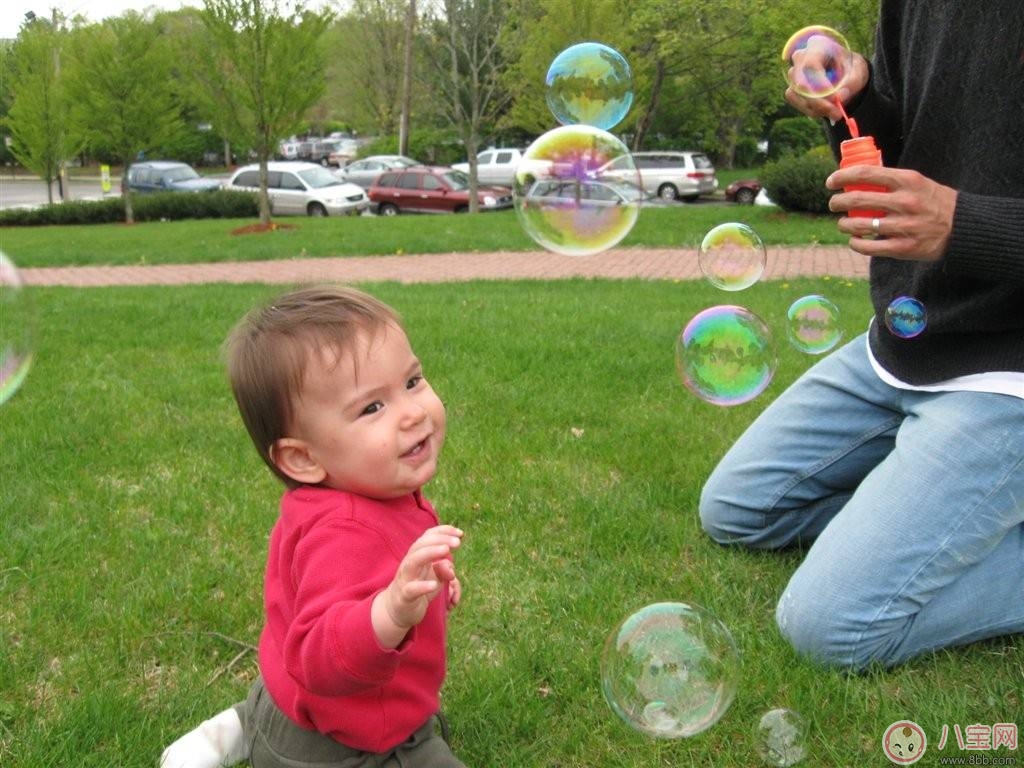 秋季寶寶怎么曬太陽更健康 寶寶曬太陽注意事項