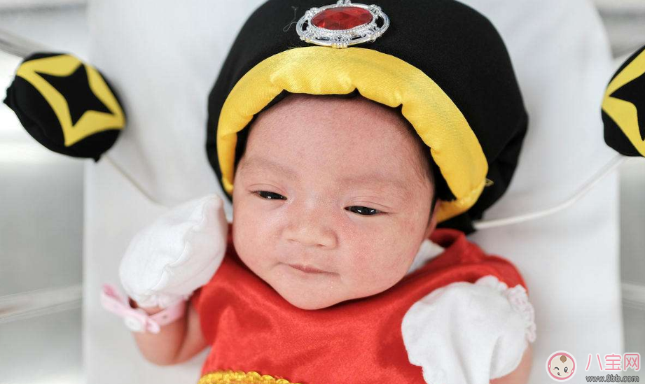 寶寶剛出生時其實是近視 如何在后期培養(yǎng)孩子視力