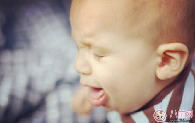寶寶喉嚨卡東西怎么辦 寶寶喉嚨卡住異物急救措施
