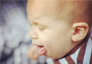 寶寶喉嚨卡東西怎么辦 寶寶喉嚨卡住異物急救措施