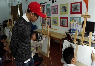 孩子學(xué)習(xí)興趣班半途而廢怎么辦 堅(jiān)持一門(mén)興趣到底是最好的辦法