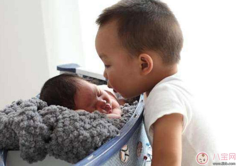 二胎媽媽怎么帶好兩個孩子 二孩媽媽怎么照顧兩個孩子生活學(xué)習(xí) 二胎媽媽怎么帶好兩個孩子 二孩媽媽怎么照顧兩個孩子生活學(xué)習(xí)