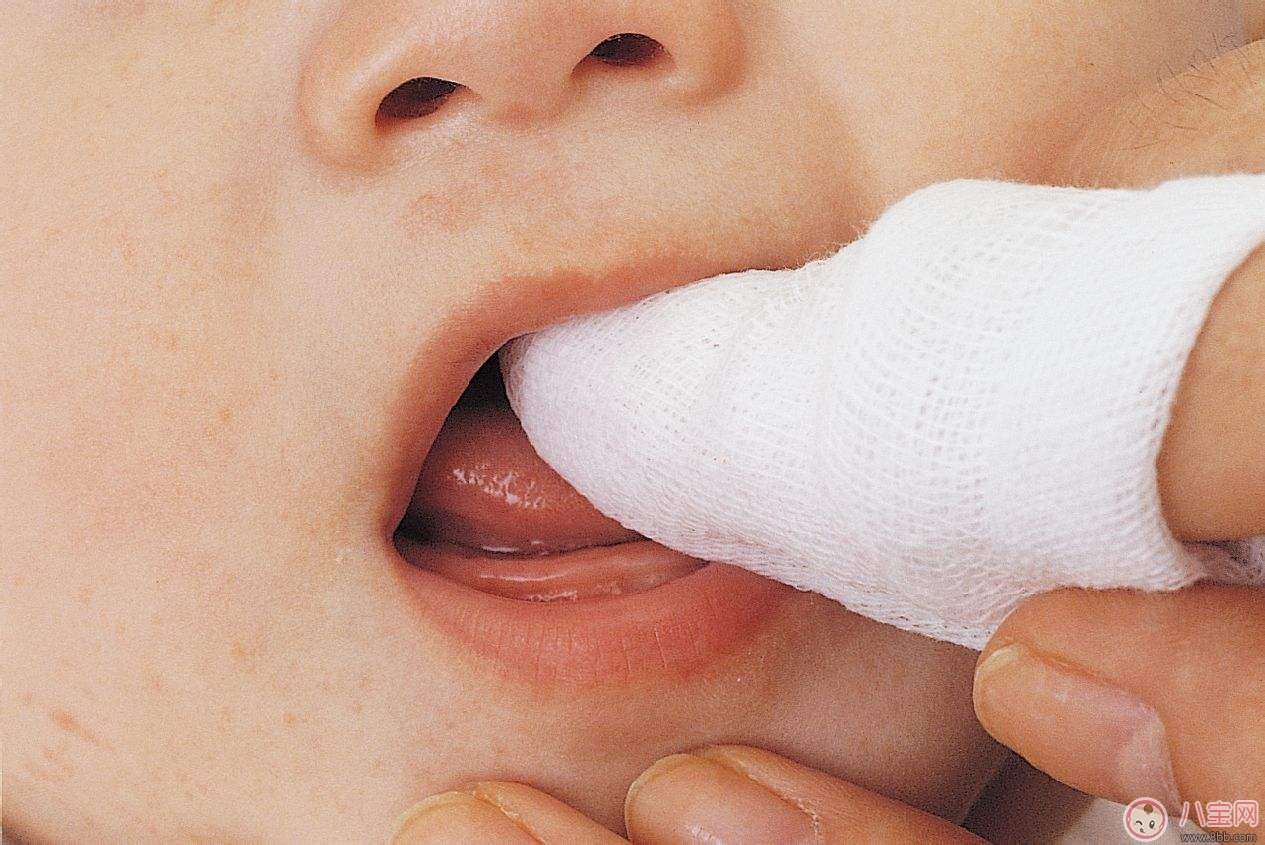 母乳寶寶的牙齒保健 如何護(hù)理寶寶牙齒 母乳寶寶的牙齒保健 如何護(hù)理寶寶牙齒