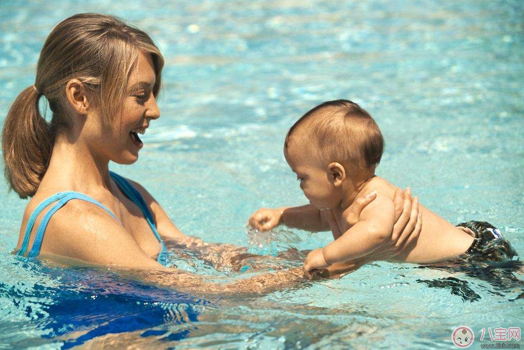 幼兒游泳變聰明 越早學(xué)習(xí)效果越好 幼兒游泳變聰明 越早學(xué)習(xí)效果越好