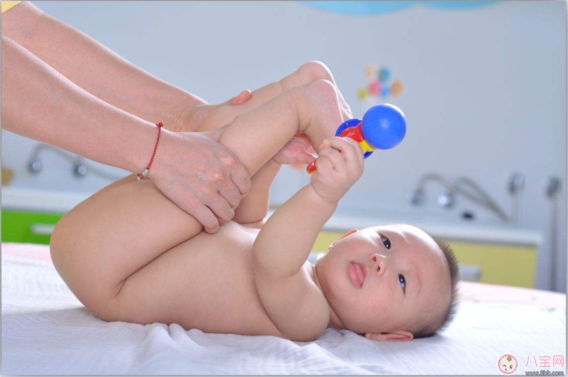 幼兒游泳變聰明 越早學(xué)習(xí)效果越好 幼兒游泳變聰明 越早學(xué)習(xí)效果越好