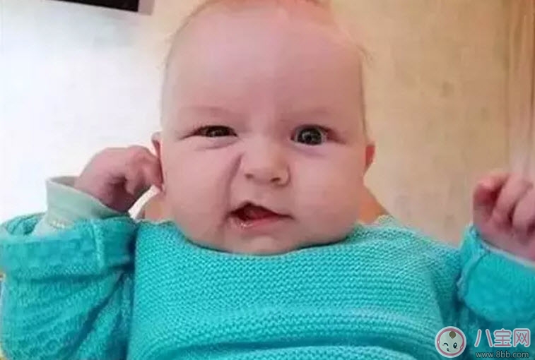 寶寶喜歡摸自己耳朵是怎么回事 四個月寶寶經(jīng)常用手抓耳什么原因 寶寶喜歡摸自己耳朵是怎么回事 四個月寶寶經(jīng)常用手抓耳什么原因