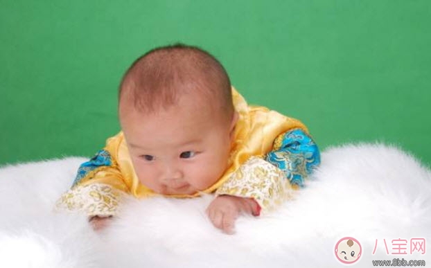 寶寶深夜總是醒怎么辦 寶寶深夜醒了怎么哄才能快速入睡 寶寶深夜總是醒怎么辦 寶寶深夜醒了怎么哄才能快速入睡