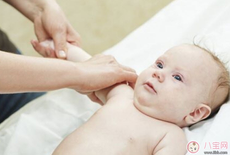 嬰兒被動(dòng)操姿勢(shì)步驟圖解 寶寶做被動(dòng)操有哪些注意事項(xiàng)