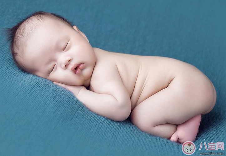 新生兒護(hù)理的四個(gè)大問題 新手媽媽必看新生兒護(hù)理秘籍