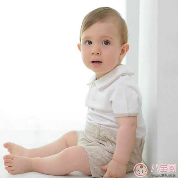 男寶寶經(jīng)常抓小雞雞 這樣引導(dǎo)會讓他忘記