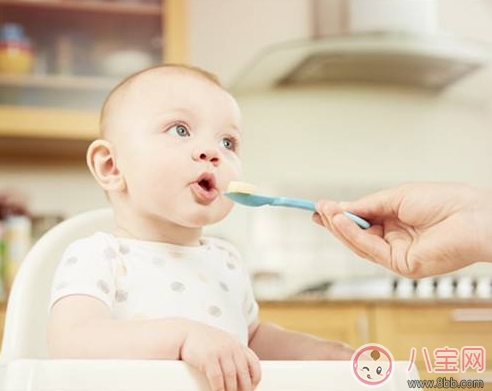添加輔食前可以給寶寶加米粉 寶寶米粉添加技巧