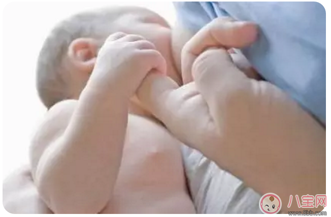 母乳喂養(yǎng)很艱難 別不小心走到坑里面去了