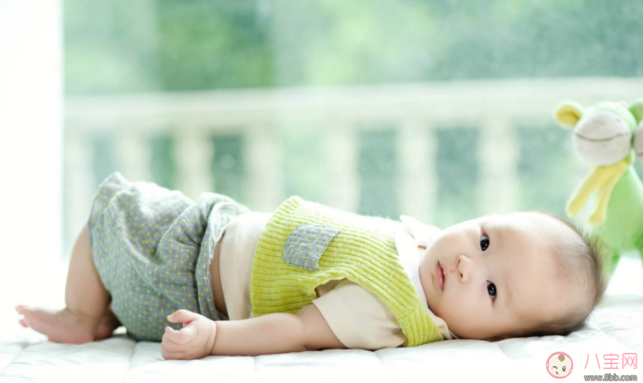 孩子多大會(huì)叫爸爸媽媽 孩子開口說(shuō)話是什么時(shí)候