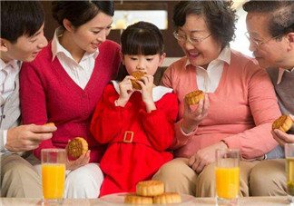 中秋節(jié)寶寶吃月餅有講究  寶寶吃月餅注意事項