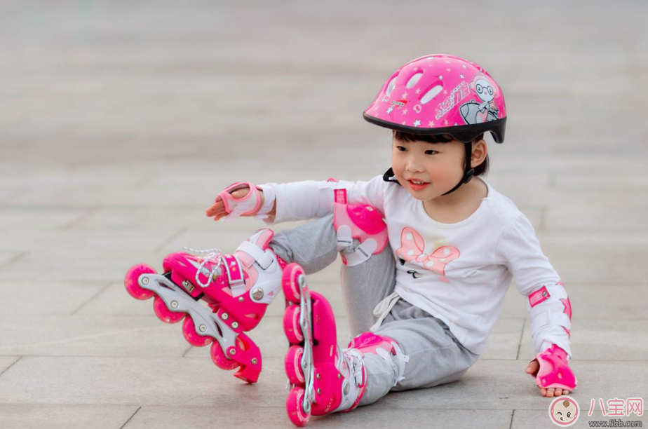 寶寶摔下來(lái)心疼的想哭 孩子摔了之后別急著進(jìn)入誤區(qū)