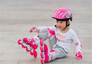 寶寶摔下來心疼的想哭 孩子摔了之后別急著進入誤區(qū)