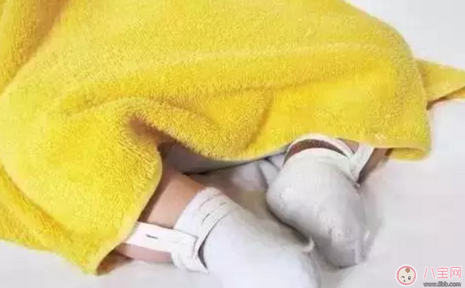 寶寶睡覺不踏實？超好用的防寶寶踢被子絕招！