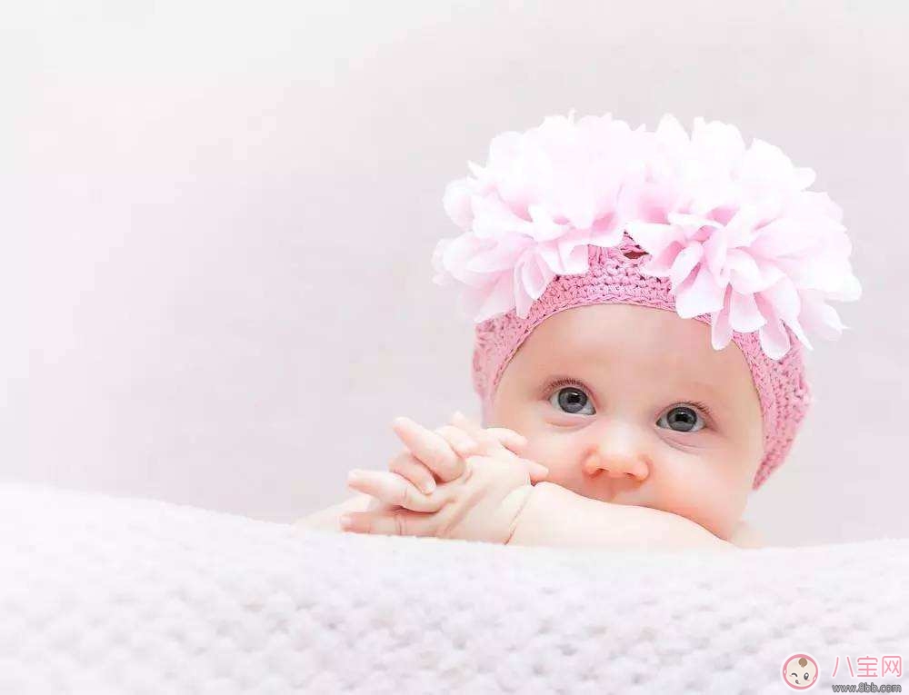 寶寶睡覺不踏實？超好用的防寶寶踢被子絕招！