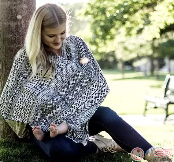 公眾場合哺乳爭議大 哺乳來塊哺乳巾吧 公眾場合哺乳爭議大 哺乳來塊哺乳巾吧