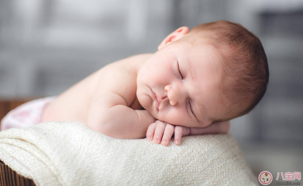 孩子不動也出汗 寶寶出汗多究竟是為什么