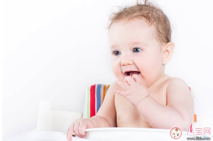 寶寶喜歡亂撕紙巾是怎么回事 寶寶亂拍桌子亂撕紙巾原來(lái)是在變聰明 寶寶喜歡亂撕紙巾是怎么回事 寶寶亂拍桌子亂撕紙巾原來(lái)是在變聰明