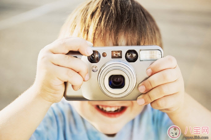 寶寶喜歡亂撕紙巾是怎么回事 寶寶亂拍桌子亂撕紙巾原來(lái)是在變聰明 寶寶喜歡亂撕紙巾是怎么回事 寶寶亂拍桌子亂撕紙巾原來(lái)是在變聰明