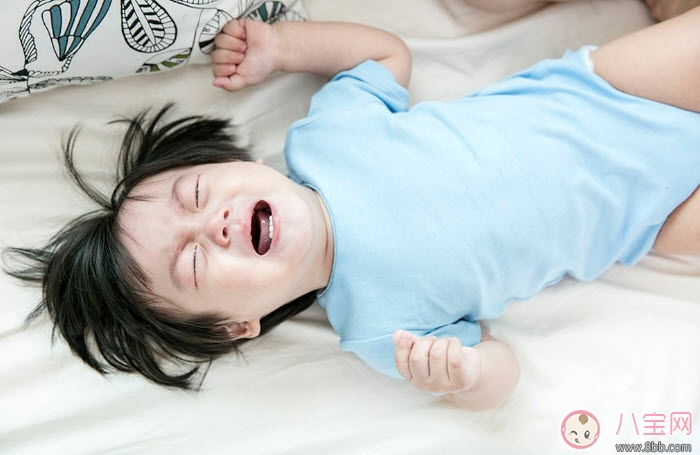 寶寶喜歡亂撕紙巾是怎么回事 寶寶亂拍桌子亂撕紙巾原來(lái)是在變聰明 寶寶喜歡亂撕紙巾是怎么回事 寶寶亂拍桌子亂撕紙巾原來(lái)是在變聰明