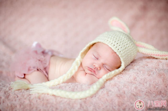 新生兒鼻尖上起了好多小白點(diǎn)是什么 寶寶鼻子上有小白點(diǎn) 新生兒鼻尖上起了好多小白點(diǎn)是什么 寶寶鼻子上有小白點(diǎn)