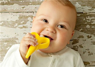 如何判斷寶寶長(zhǎng)牙期 安撫寶寶怎么做