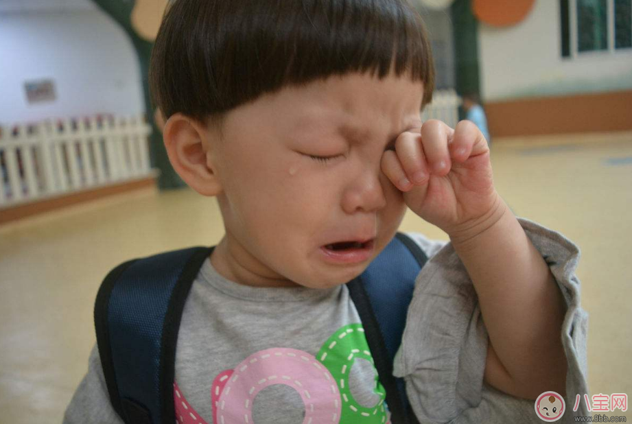 想知道孩子在幼兒園過的好不好 這么做才是對(duì)他好