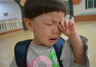 想知道孩子在幼兒園過(guò)的好不好 這么做才是對(duì)他好